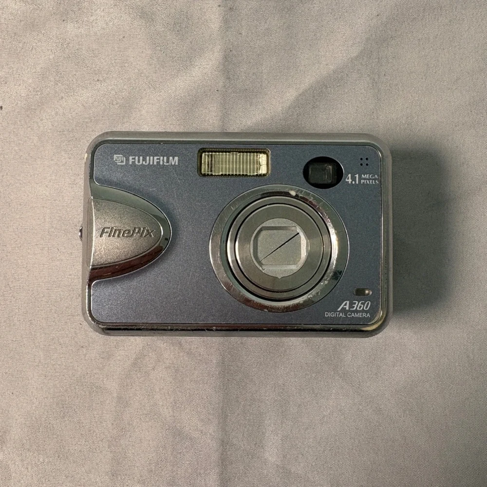 Fujifilm FinePix A360 Digital Camera 4.1MP Silver Blue Point and Shoot Untested